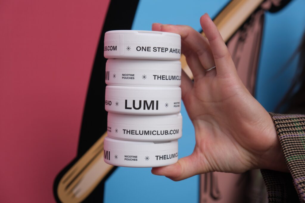 nicotine pouch packaging and cans